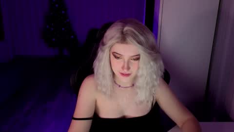 Snapshot of velvet_siren chatting on 01-18-26, 01:26 Violet online show from 01-18-26, 01:26