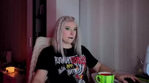 Snapshot of velvet_siren chatting on 03-03-26, 09:04 Violet online show from 03-03-26, 09:04