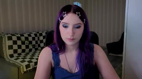 Snapshot of velvet_siren chatting on 06-04-26, 11:05 Violet online show from 06-04-26, 11:05