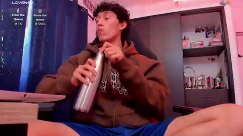 Snapshot of velvet_skyn chatting on 06-19-26, 03:16 juansito online show from 06-19-26, 03:16