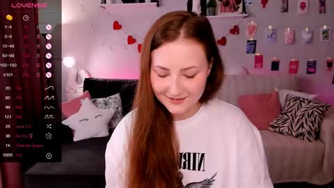 Snapshot of velvetcherry_ chatting on 05-06-26, 08:52 Mia online show from 05-06-26, 08:52