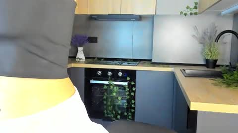 Kelly online show from 11-06-25, 06:58