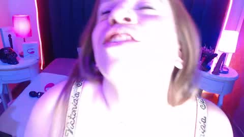 Snapshot of velvett_blonde chatting on 06-06-26, 02:00 vale online show from 06-06-26, 02:00