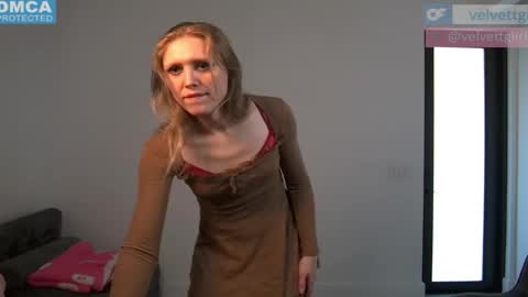 Snapshot of velvettgirl chatting on 05-15-26, 04:14 VelvetTGirl online show from 05-15-26, 04:14