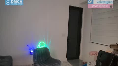Snapshot of velvettgirl chatting on 05-25-26, 04:07 VelvetTGirl online show from 05-25-26, 04:07