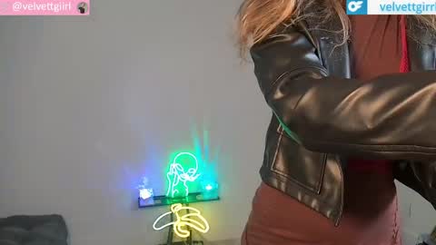 Snapshot of velvettgirl chatting on 05-29-26, 05:38 VelvetTGirl online show from 05-29-26, 05:38