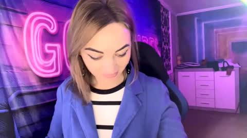 Snapshot of velvettouch4444 chatting on 02-23-26, 01:47 MERYEM online show from 02-23-26, 01:47