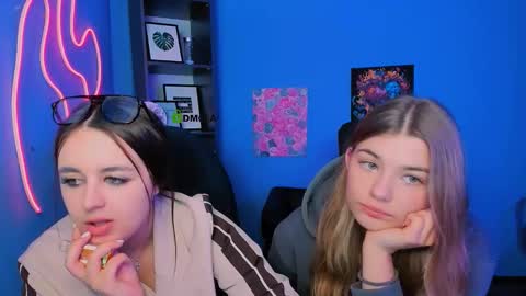 Snapshot of venezia_barton chatting on 02-25-26, 04:16 venezia_barton online show from 02-25-26, 04:16