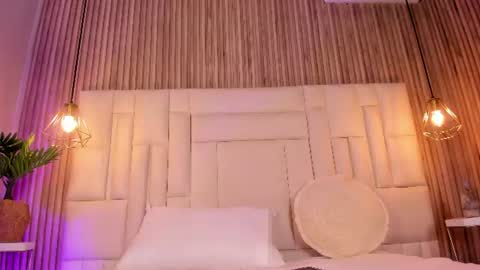 Snapshot of venezsofia chatting on 06-15-26, 05:37 venez sofia online show from 06-15-26, 05:37