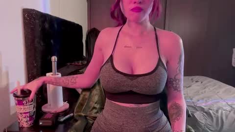 Lanna   online show from 10-13-25, 11:32