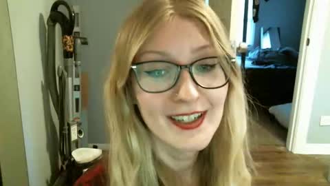 Snapshot of venomandvine chatting on 02-18-26, 10:39 venomandvine online show from 02-18-26, 10:39