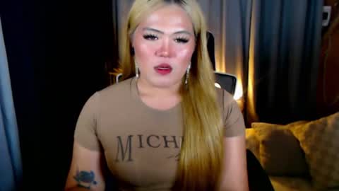 Snapshot of venus_colly chatting on 07-17-26, 04:45 I am Colly Your mystery girl online show from 07-17-26, 04:45