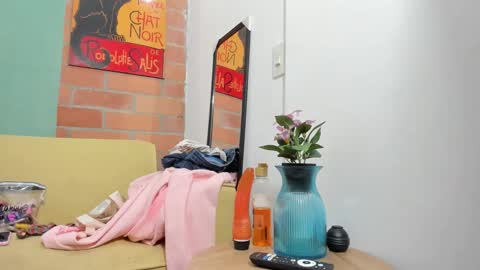 Snapshot of venus_speer chatting on 12-17-24, 06:09 Luisa online show from 12-17-24, 06:09