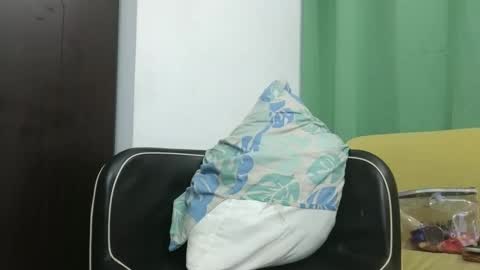 Snapshot of venus_speer chatting on 01-08-25, 04:12 Luisa online show from 01-08-25, 04:12