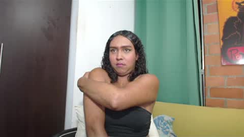 Snapshot of venus_speer chatting on 01-17-25, 01:25 Luisa online show from 01-17-25, 01:25
