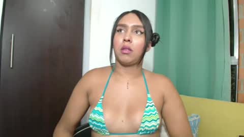 Snapshot of venus_speer chatting on 01-18-25, 08:20 Luisa online show from 01-18-25, 08:20