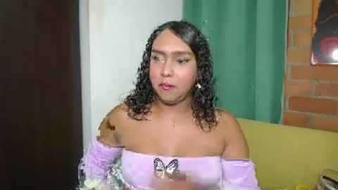 Snapshot of venus_speer chatting on 01-23-25, 03:26 Luisa online show from 01-23-25, 03:26