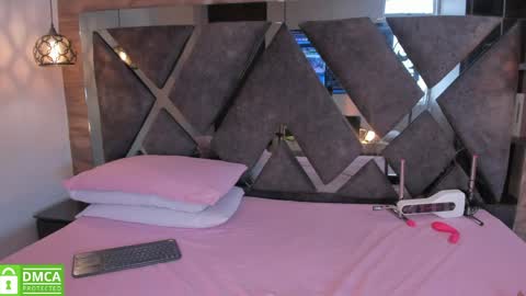 Snapshot of venus_velez chatting on 04-24-26, 12:29 Venus online show from 04-24-26, 12:29