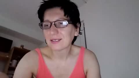 Snapshot of vera_elle chatting on 10-09-25, 05:16 Vera online show from 10-09-25, 05:16