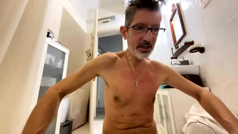 Snapshot of verifly chatting on 02-18-25, 09:43 Victor online show from 02-18-25, 09:43