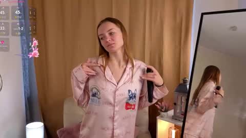 Snapshot of vernitashinsky chatting on 09-20-25, 01:17 Olivia online show from 09-20-25, 01:17