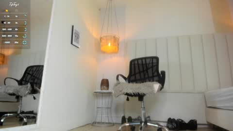 Snapshot of veronica_b07 chatting on 01-09-25, 08:44 Veronica3 online show from 01-09-25, 08:44