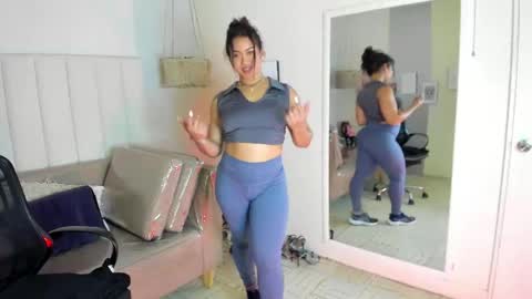 Snapshot of veronica_b07 chatting on 05-11-26, 03:51 Veronica3 online show from 05-11-26, 03:51