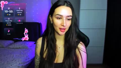 Veronica online show from 12-15-25, 04:28