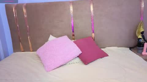 Snapshot of veronica_mae chatting on 09-16-25, 04:13 VERONICA online show from 09-16-25, 04:13