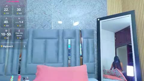Snapshot of veronica_roose chatting on 06-19-26, 12:53 Veronica online show from 06-19-26, 12:53