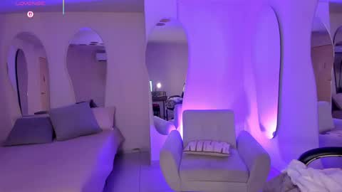 Snapshot of veronicablue1 chatting on 05-21-26, 10:00 Vero online show from 05-21-26, 10:00