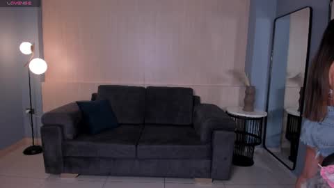 Snapshot of veronicablue1 chatting on 06-15-26, 09:44 Vero online show from 06-15-26, 09:44