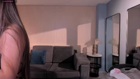 Snapshot of veronicablue1 chatting on 06-19-26, 09:35 Vero online show from 06-19-26, 09:35
