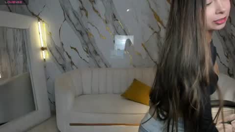 Snapshot of veronicablue1 chatting on 06-21-26, 10:07 Vero online show from 06-21-26, 10:07