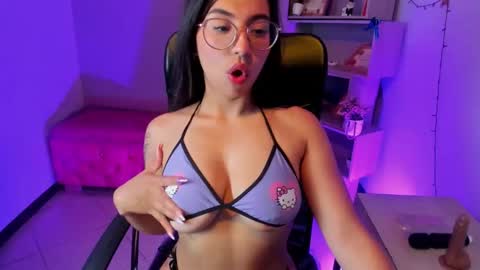 Snapshot of veronicacream_ chatting on 04-19-26, 10:23 VeronicaCream online show from 04-19-26, 10:23