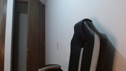 Snapshot of veronicaelite16 chatting on 11-11-25, 02:44 Veronica Clark online show from 11-11-25, 02:44