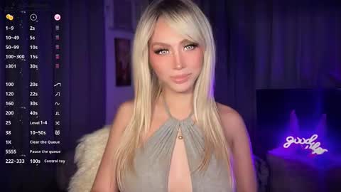 Snapshot of veronicafox_69 chatting on 02-25-25, 05:25 CALL ME VERONICA online show from 02-25-25, 05:25