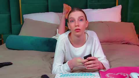 Veronica online show from 05-28-26, 08:06