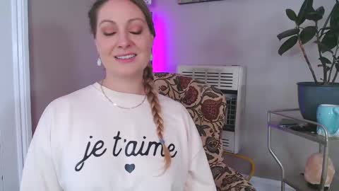 Snapshot of veronicawest chatting on 03-09-25, 03:38 Veronica Weston online show from 03-09-25, 03:38