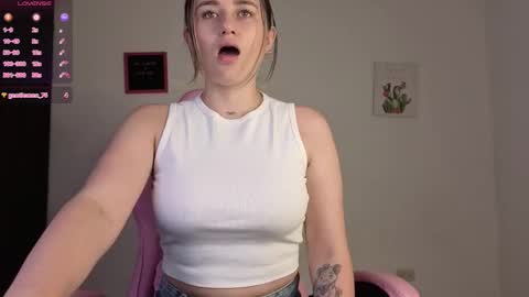 Snapshot of veronika__winslow_ chatting on 12-14-25, 10:25 Vero online show from 12-14-25, 10:25