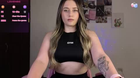 Snapshot of veronika__winslow_ chatting on 01-10-26, 03:41 Vero online show from 01-10-26, 03:41