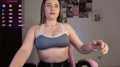 Snapshot of veronika__winslow_ chatting on 01-16-26, 03:43 Vero online show from 01-16-26, 03:43