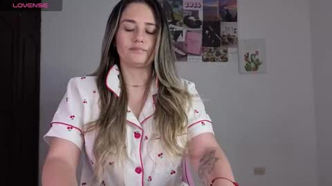 Snapshot of veronika__winslow_ chatting on 02-25-26, 09:19 Vero online show from 02-25-26, 09:19