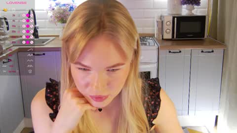 Snapshot of veronikamitchel chatting on 10-27-25, 03:38 Veronika online show from 10-27-25, 03:38