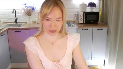 Snapshot of veronikamitchel chatting on 10-29-25, 05:36 Veronika online show from 10-29-25, 05:36