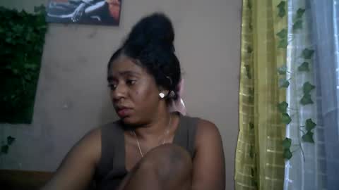Snapshot of verronique1511 chatting on 06-18-26, 04:11 verronique1511 online show from 06-18-26, 04:11