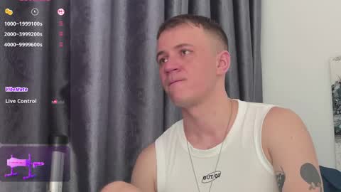 Snapshot of vers_gay chatting on 06-08-26, 06:14 Ethan online show from 06-08-26, 06:14