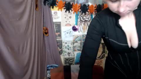 veryveryvery_shy online show from 10-28-25, 03:54