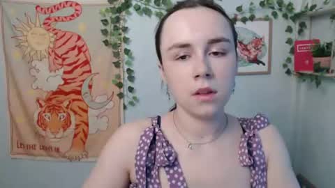 Snapshot of veryveryvery_shy chatting on 06-22-26, 05:48 veryveryvery_shy online show from 06-22-26, 05:48