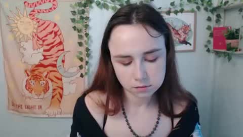 Snapshot of veryveryvery_shy chatting on 07-08-26, 05:45 veryveryvery_shy online show from 07-08-26, 05:45